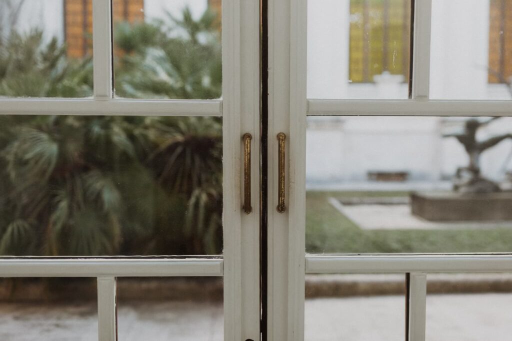 Portes françaises en verre pour les cuisines et les salles de bains modernes